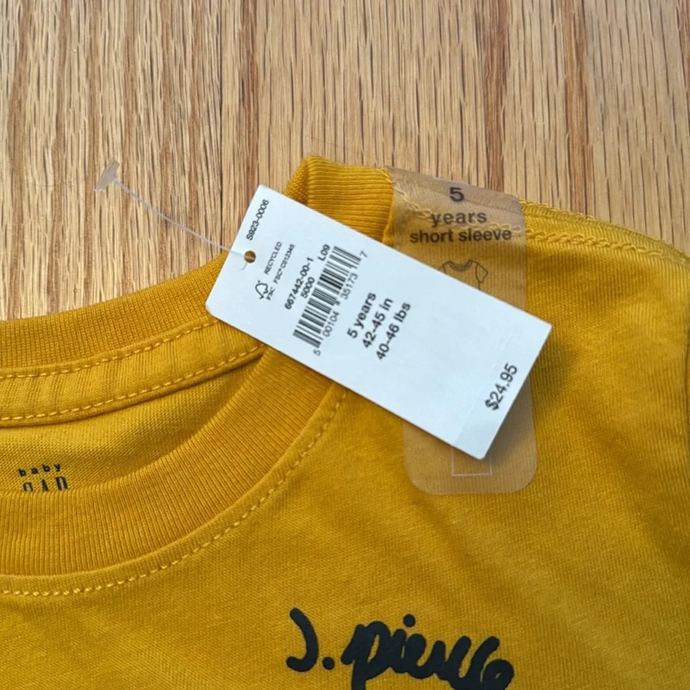 New gap size 5 T-shirt